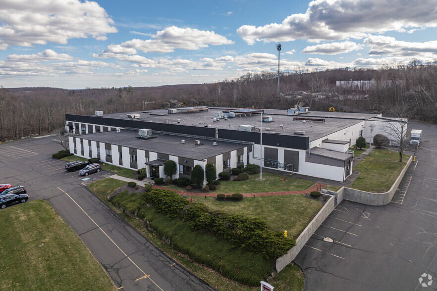 562 Captain Neville Dr, Waterbury, CT for lease - Building Photo - Image 1 of 6