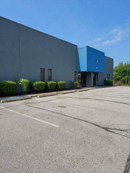 8366-8438 Brookville Rd, Indianapolis, IN for lease - Building Photo - Image 2 of 3