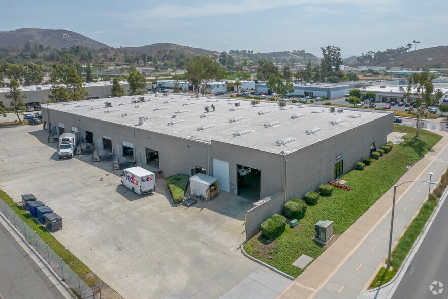 220 Bingham Dr, San Marcos, CA for lease - Building Photo - Image 2 of 5