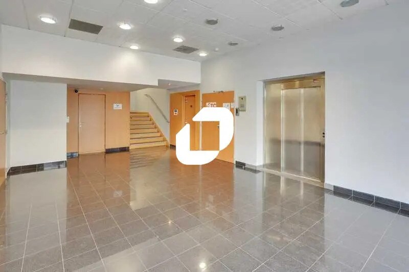 Office in Évry-Courcouronnes for lease - Lobby - Image 2 of 7