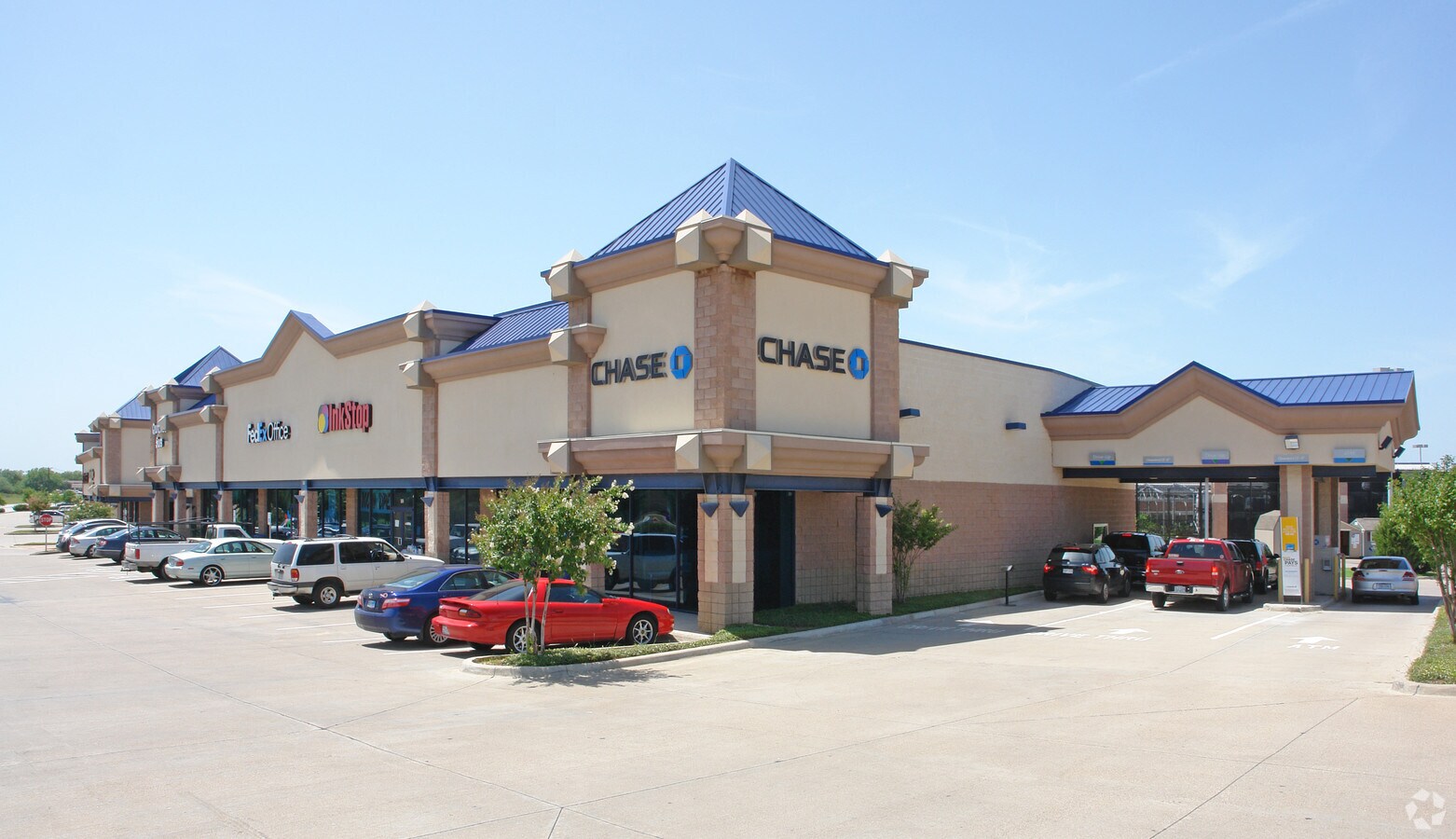 111 W Debbie Ln, Mansfield, TX 76063