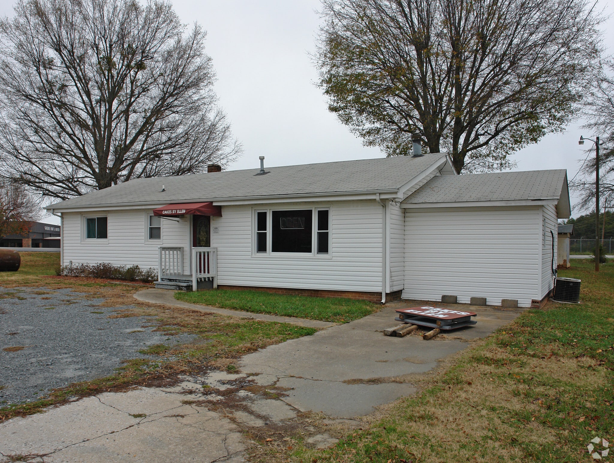 303 Oakland Rd  