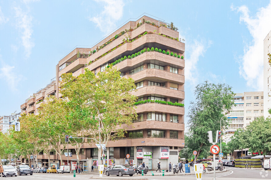 Multifamily in Madrid, MAD for sale - Primary Photo - Image 1 of 2