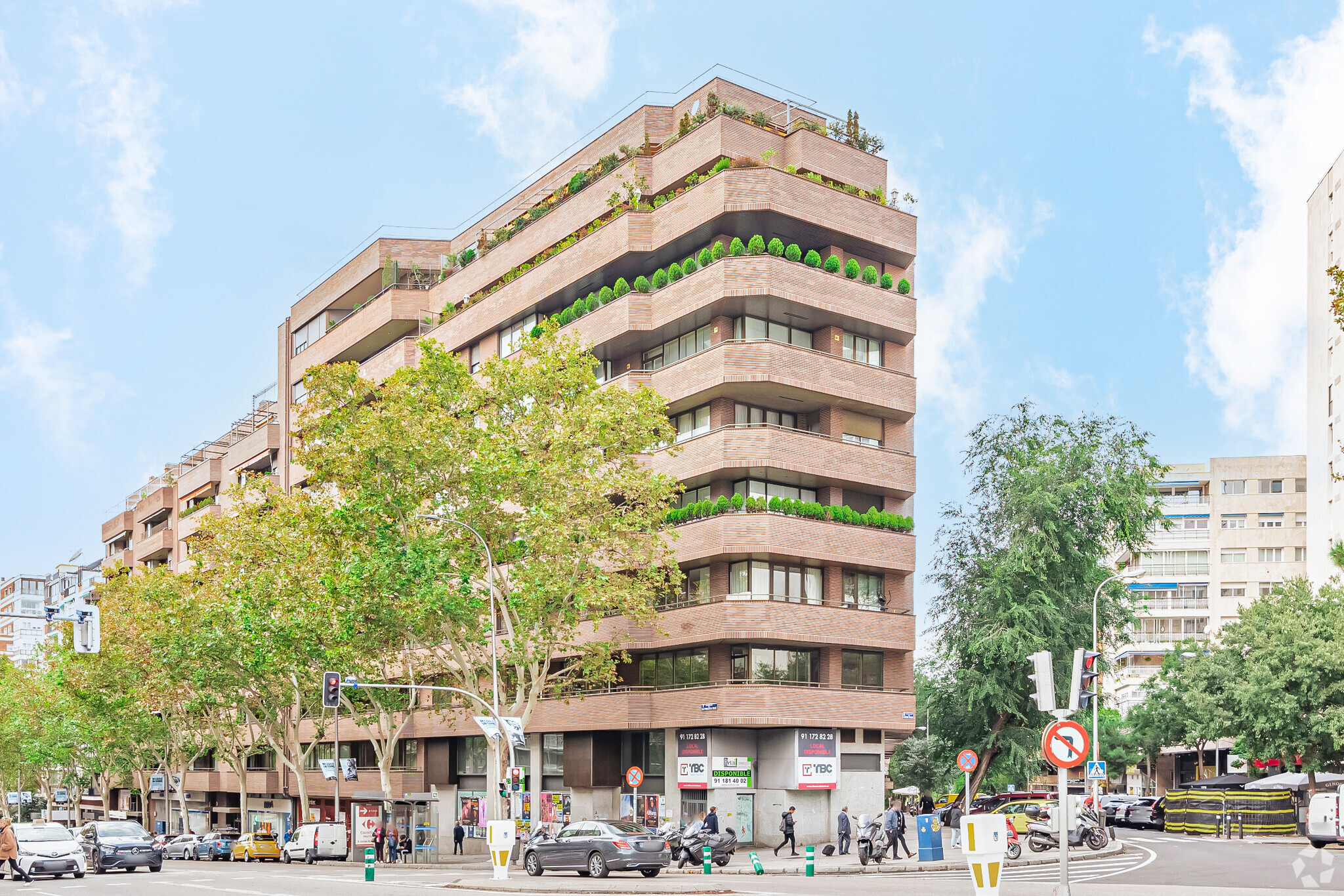 Multifamily in Madrid, MAD for sale Primary Photo- Image 1 of 3