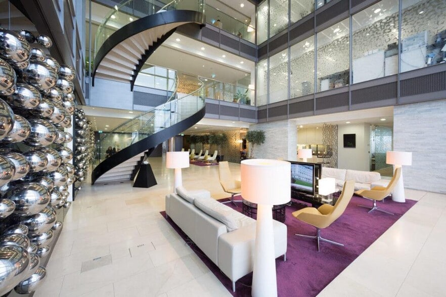 110 Bishopsgate, London for lease - Building Photo - Image 2 of 4