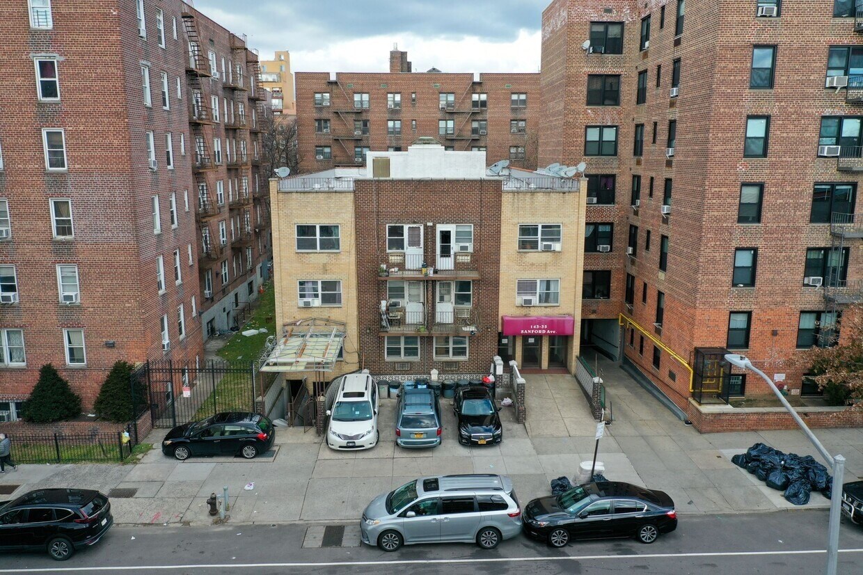 14335 Sanford Ave, Flushing, NY 11355