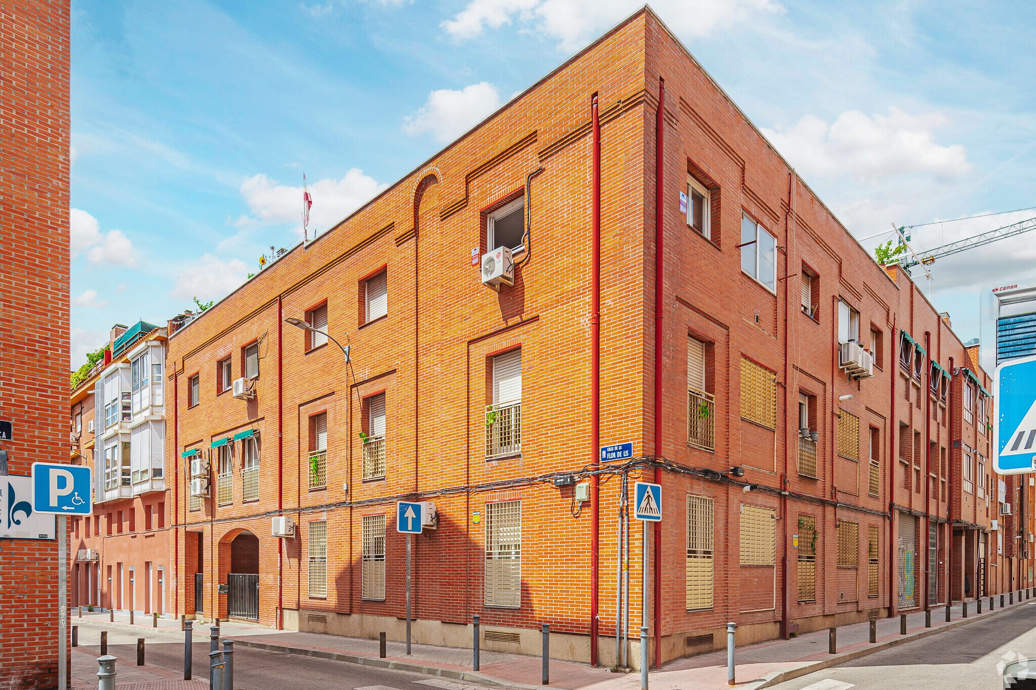 Calle de la Flor de Lis, 3, Madrid, Madrid for sale Primary Photo- Image 1 of 1