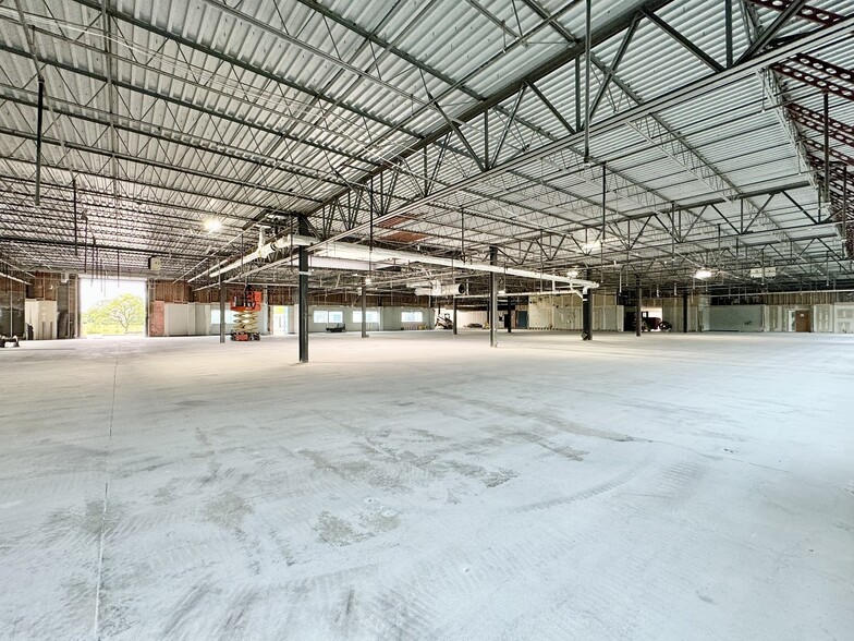 7337 W Washington St, Indianapolis, IN for lease - Interior Photo - Image 3 of 6