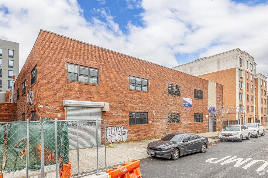 400 Thatford Ave, Brooklyn, NY for lease - Building Photo - Image 3 of 8