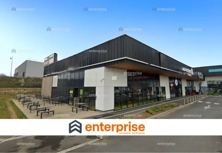 Retail in Cormontreuil for lease Building Photo- Image 1 of 2