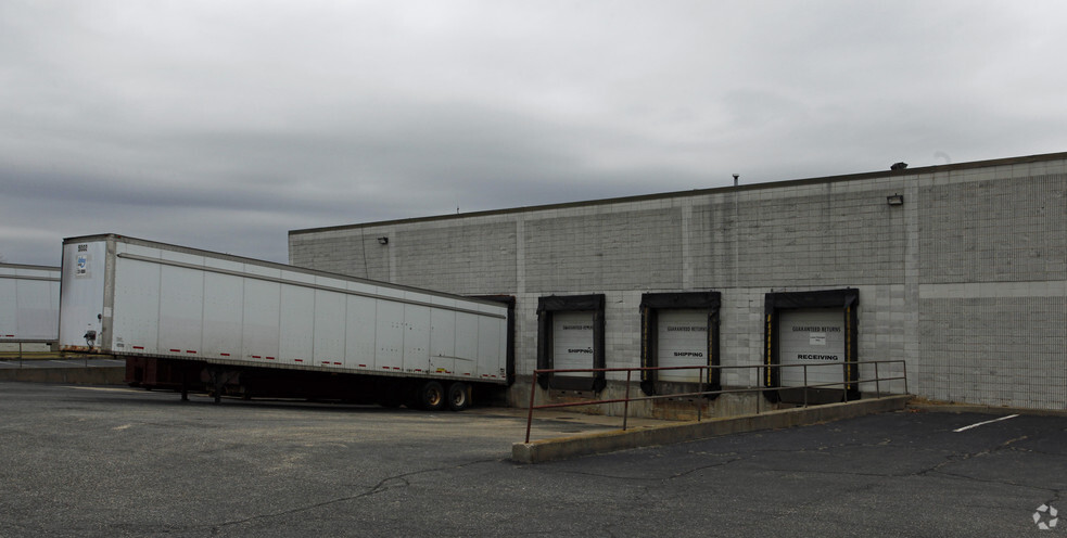 100 Colin Dr, Holbrook, NY for lease - Building Photo - Image 3 of 17