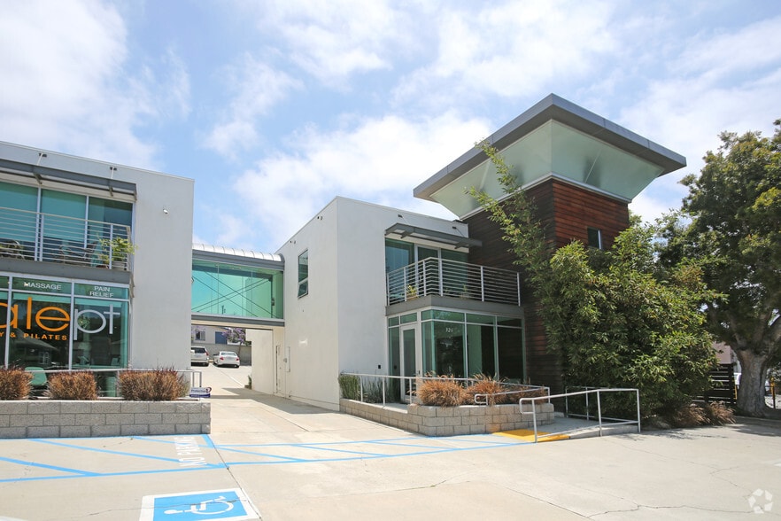 326 S Pacific Coast Hwy, Redondo Beach, CA for lease - Primary Photo - Image 1 of 14