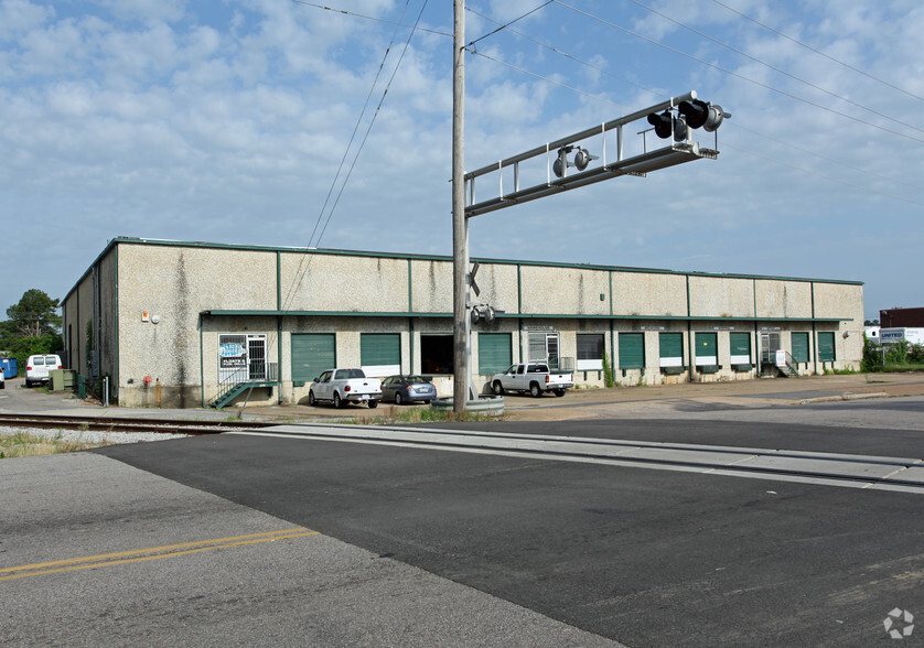 3615-3625 Air Park St, Memphis, TN for lease - Building Photo - Image 2 of 2