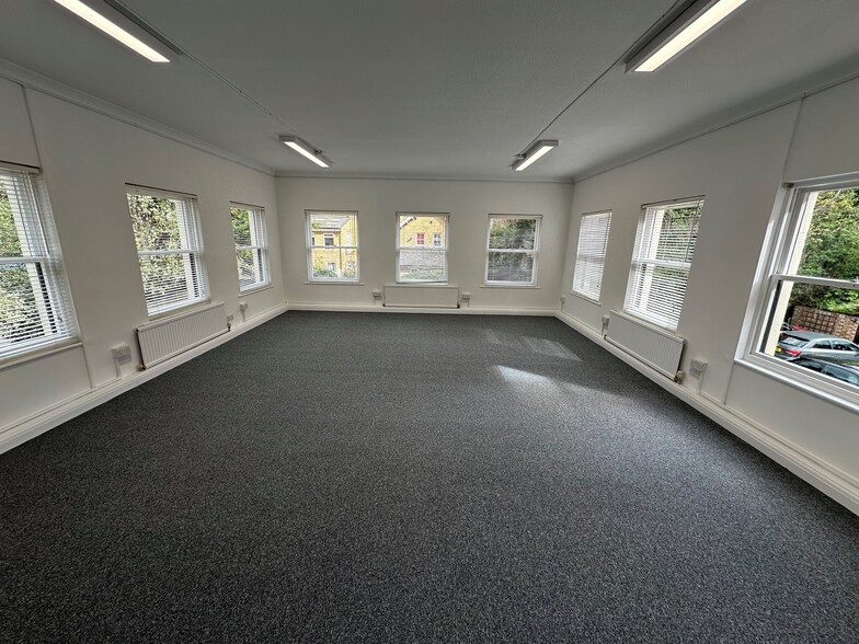 28-30 Claremont Rd, Surbiton for lease - Interior Photo - Image 2 of 2