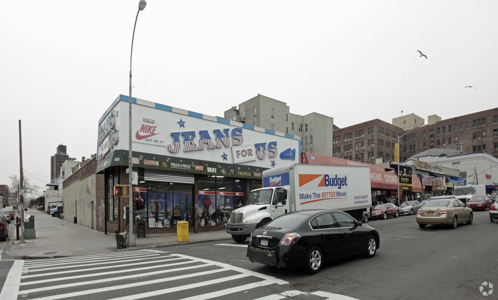 660-690 E Tremont Ave, Bronx, NY for lease - Building Photo - Image 2 of 2