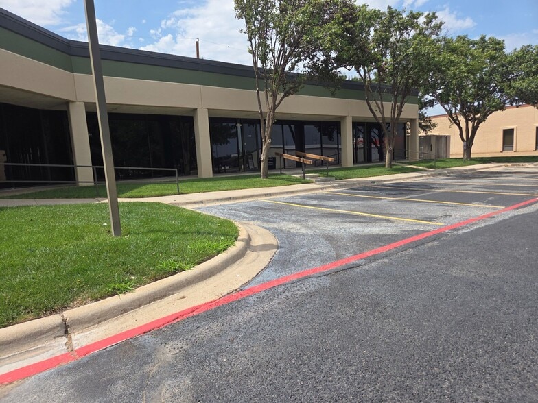 2400 Lakeview Dr, Amarillo, TX for sale - Building Photo - Image 3 of 27
