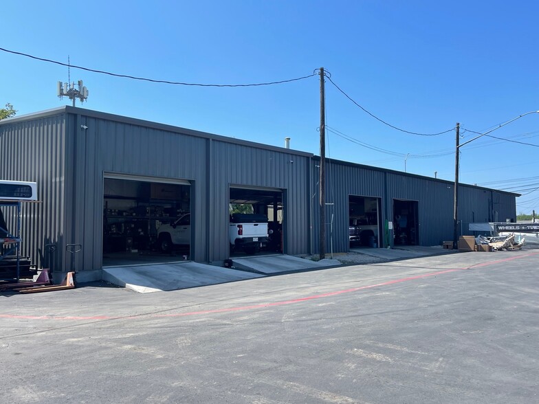 1508 and 1600 Fort View Rd portfolio of 2 properties for sale on LoopNet.com - Building Photo - Image 3 of 9