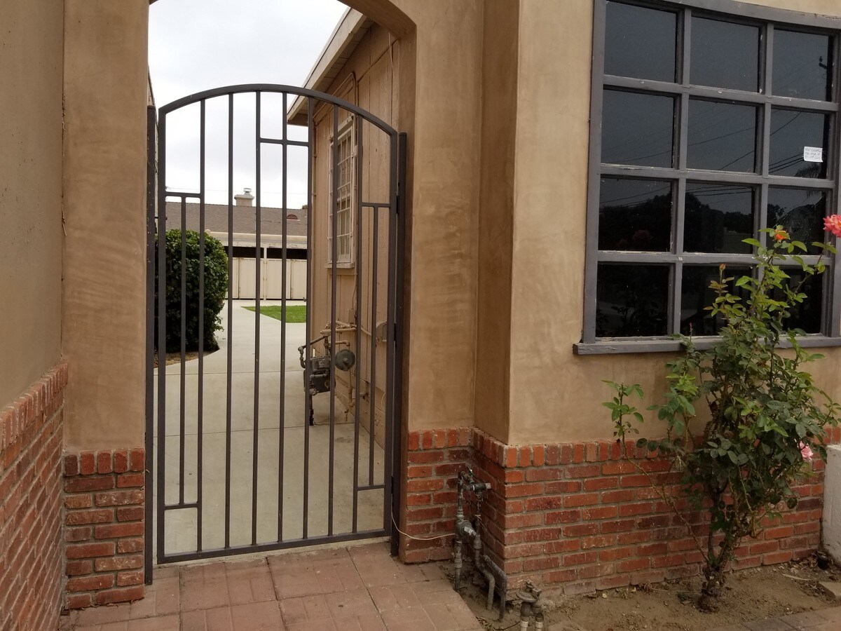 686 Walnut St, Moorpark, CA 93021