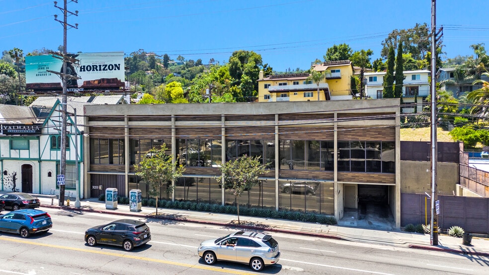 3211 Cahuenga Blvd W, Los Angeles, CA for sale - Building Photo - Image 1 of 37