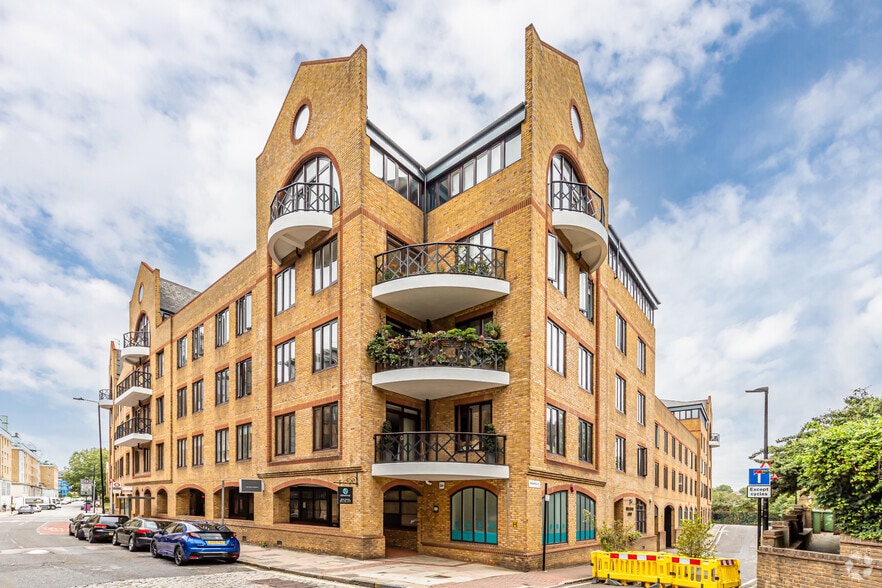Hermitage Court, Knighten Street St, London for lease - Building Photo - Image 3 of 6