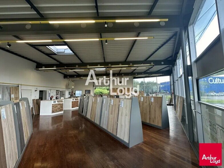 Flex in Chantepie for lease - Interior Photo - Image 3 of 7