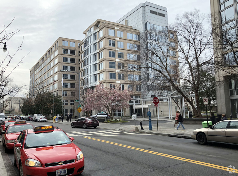 250 E St SW, Washington, DC for lease - Building Photo - Image 1 of 10