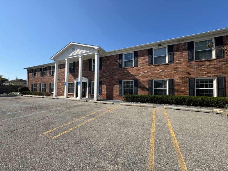 8123 Grand River Rd, Brighton, MI for lease - Building Photo - Image 1 of 15