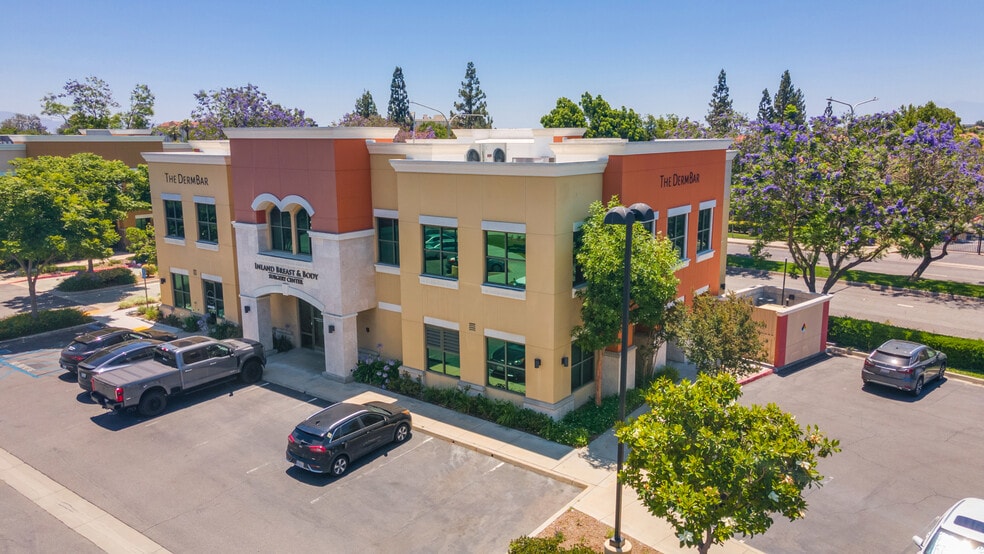 Andreasen Medical Plaza & Surgery Center portfolio of 2 properties for sale on LoopNet.com - Building Photo - Image 2 of 17