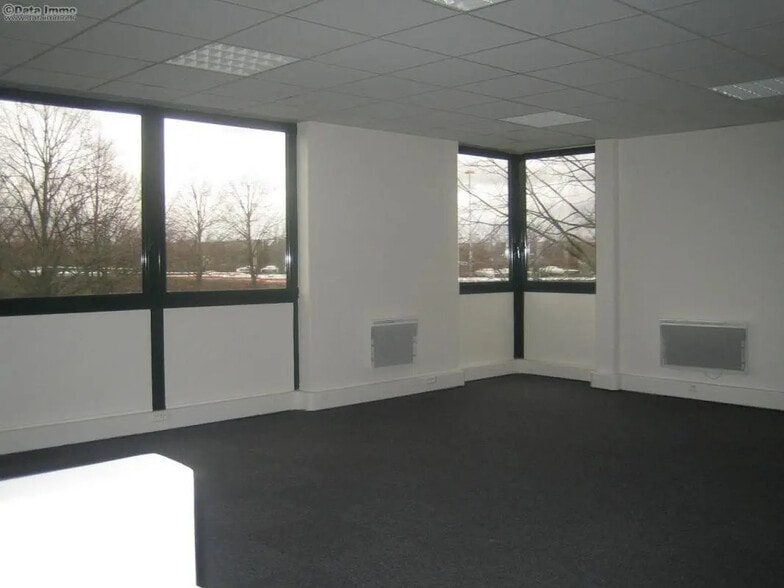 Industrial in Villepinte for lease - Building Photo - Image 3 of 18