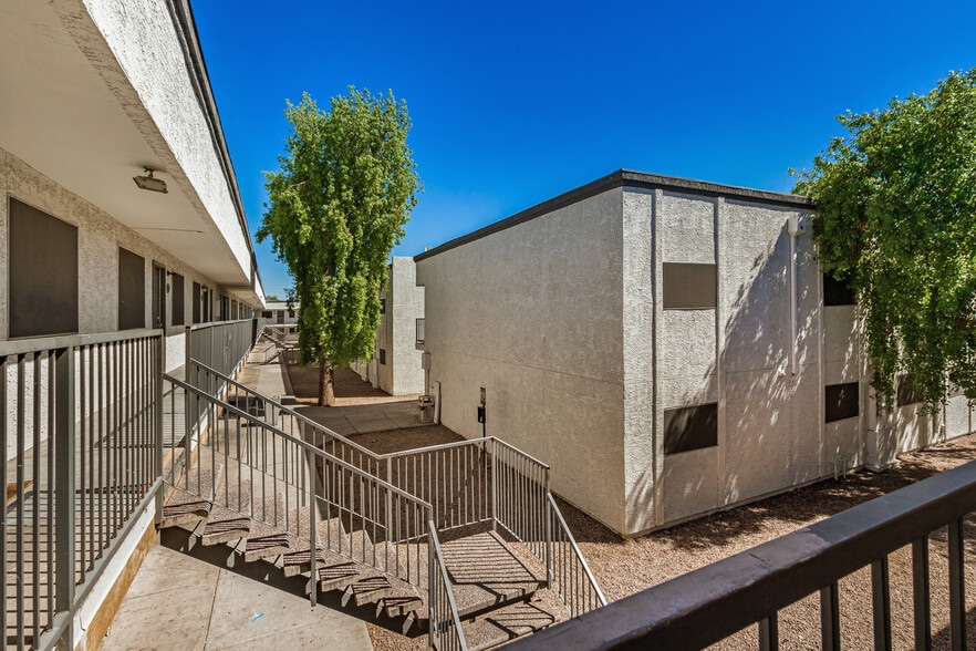 17 Multi-Family Units portfolio of 17 properties for sale on LoopNet.com - Building Photo - Image 3 of 29