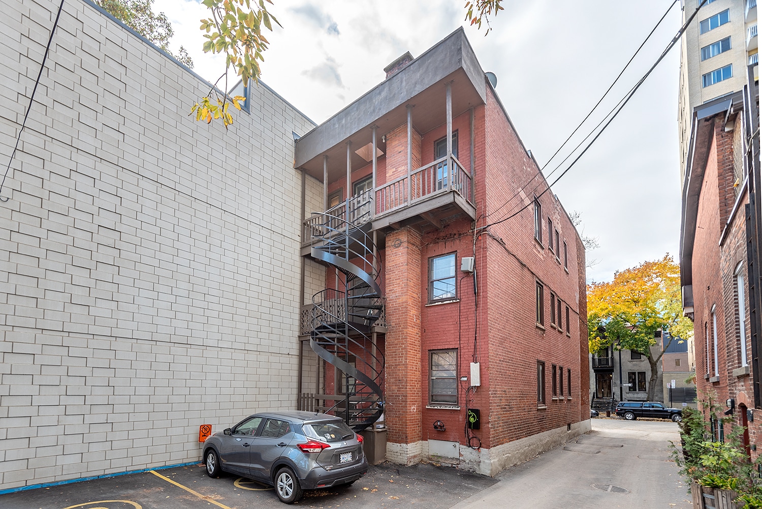 1441 St Chomedey, Montréal, QC for sale Primary Photo- Image 1 of 1