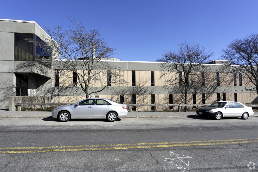 817 Merrimack St, Lowell, MA for sale - Building Photo - Image 3 of 6