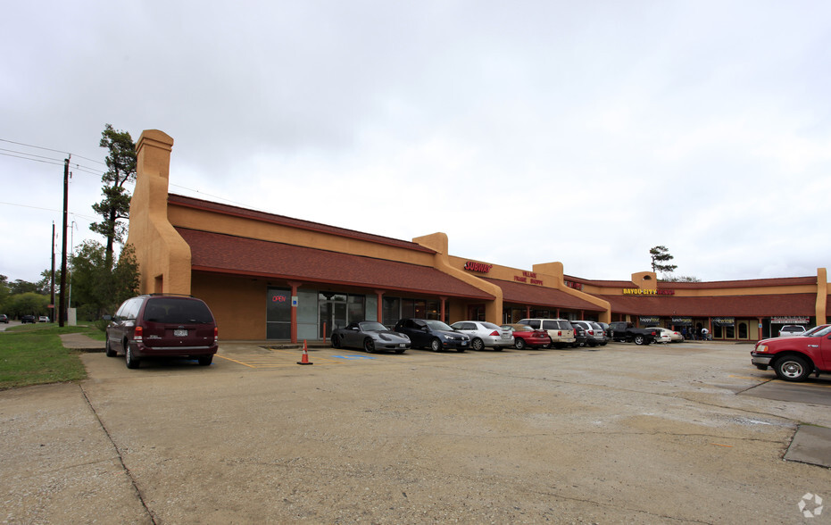 12611 Woodforest Blvd, Houston, TX for lease - Building Photo - Image 1 of 3