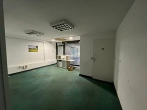 Retail in Tassin-la-Demi-Lune for lease Interior Photo- Image 2 of 3