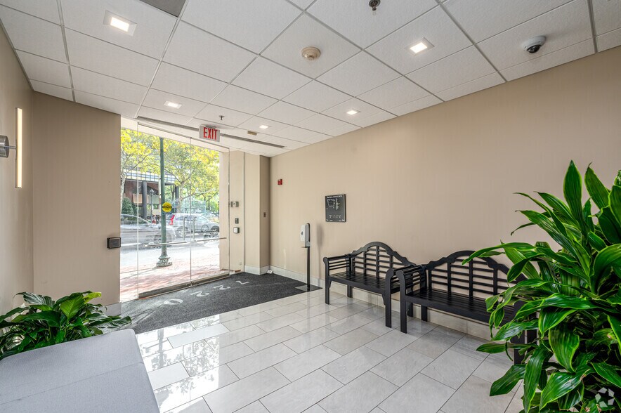 7220 Wisconsin Ave, Bethesda, MD for lease - Lobby - Image 3 of 26