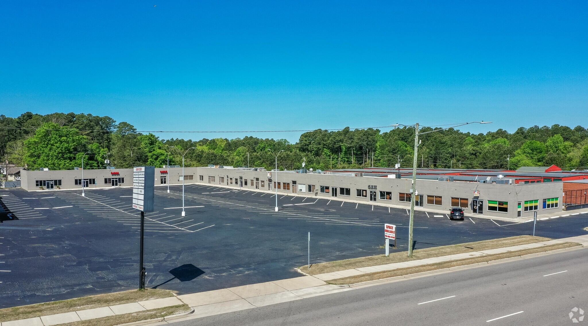 5101-5197 Bragg Blvd, Fayetteville, NC for lease Primary Photo- Image 1 of 17