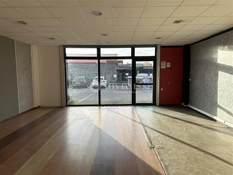 Industrial in VILLENEUVE-D'ASCQ for lease - Interior Photo - Image 3 of 7