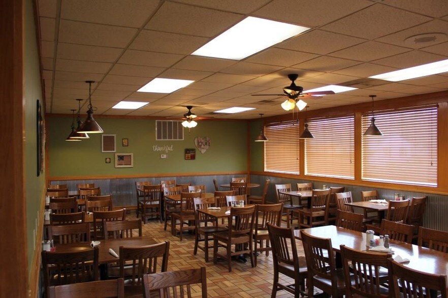 513 W US Highway 54, Vandalia, MO 63382