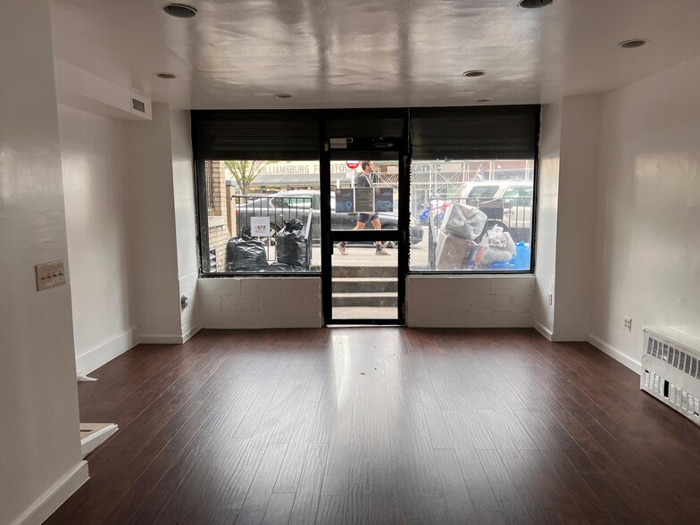 232 Metropolitan Ave, Brooklyn, NY for lease - Interior Photo - Image 1 of 8