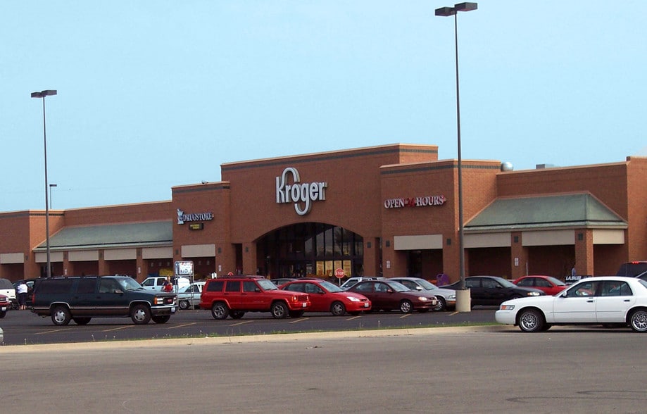 2356-2379 N Bloomington St, Streator, IL for lease - Building Photo - Image 1 of 3