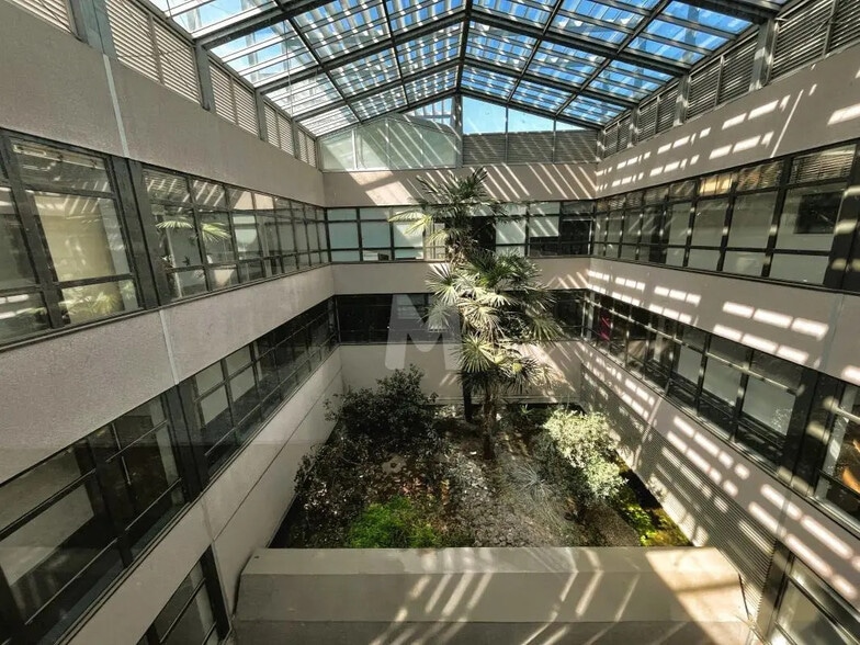 Flex in Massy for lease - Interior Photo - Image 3 of 14