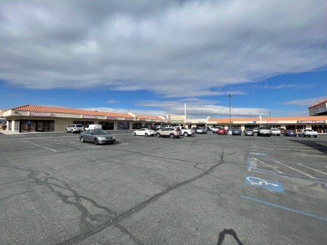 15800 Main St, Hesperia, CA for lease - Building Photo - Image 2 of 21