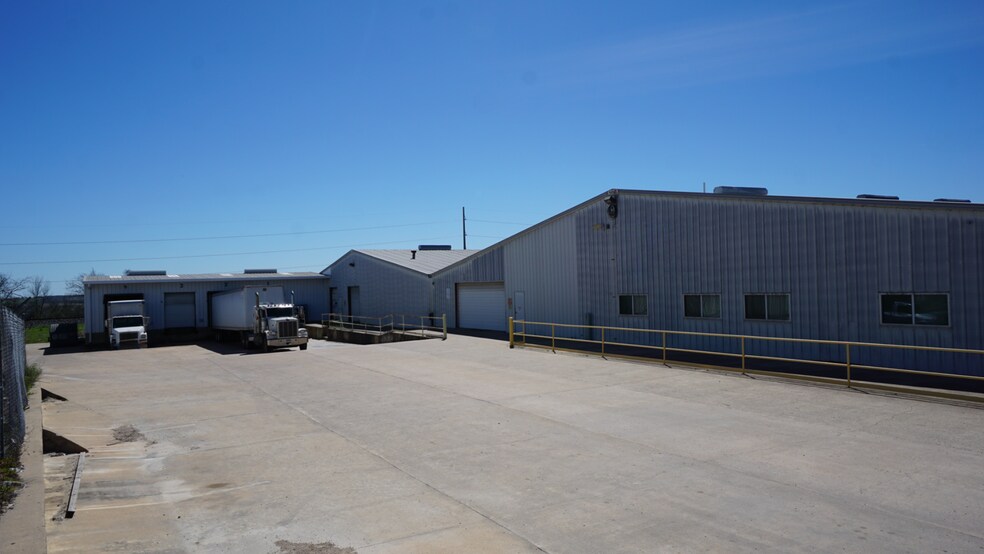 207 Allison, Taylor, TX for lease - Building Photo - Image 1 of 13