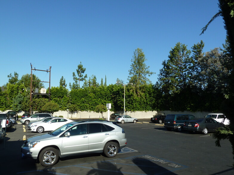 855 N Lark Ellen Ave, West Covina, CA for lease - Building Photo - Image 3 of 8