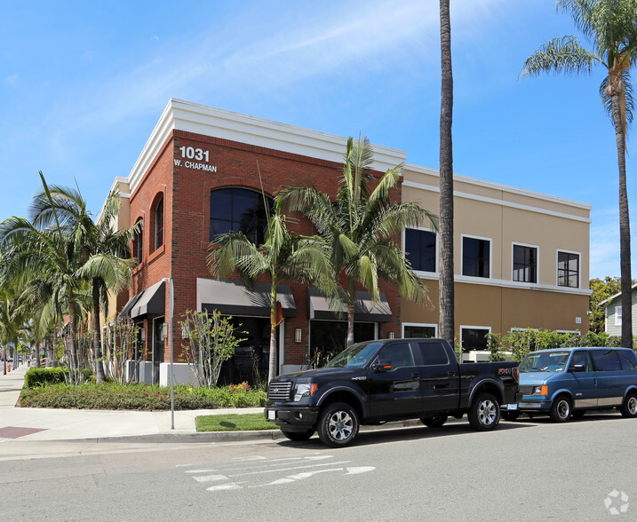 1031 W Chapman Ave, Orange, CA for lease - Building Photo - Image 3 of 5