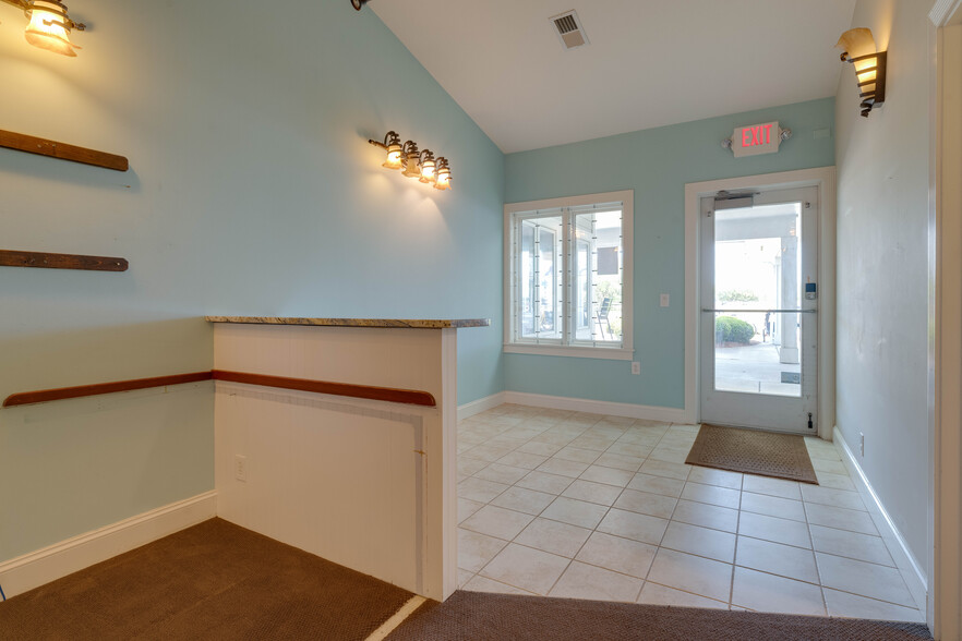 520 Old Stoney Rd, Corolla, NC for lease - Lobby - Image 3 of 14