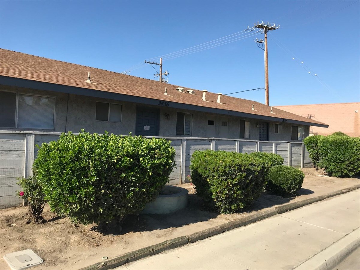 2500 W Caldwell Ave, Visalia, CA 93277