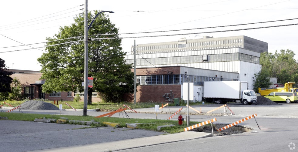 180 Rue Authier, Montréal, QC for sale - Building Photo - Image 2 of 2