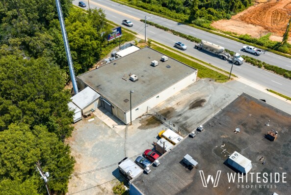 4433 Brookshire Blvd, Charlotte, NC for lease - Building Photo - Image 2 of 3