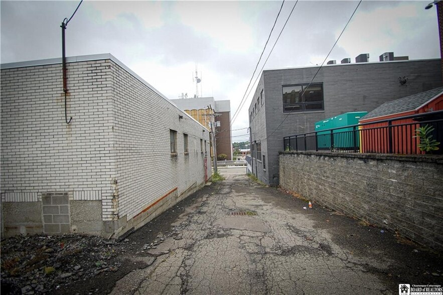 309 Prendergast Ave, Jamestown, NY for sale - Primary Photo - Image 3 of 4